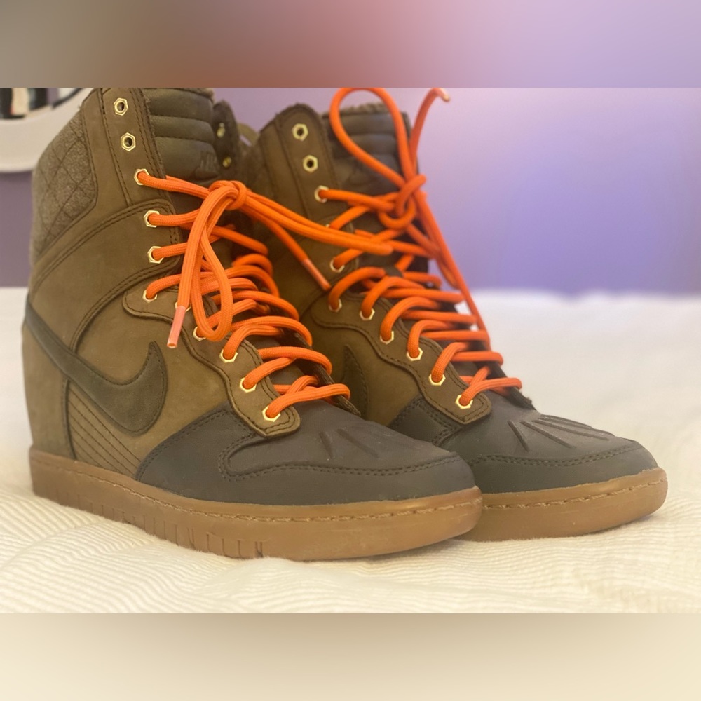 Nike Dunk Sky Hi Green and Navy Leather with Orange Laces Women’s Size 8